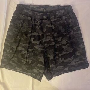 Lululemon Men’s Medium Surge Lined 6” Inseam Variegated Mesh Camo Black Shorts